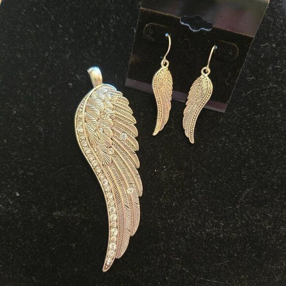NWOT Angel Wing Pendant and Earrings - Picture 2 of 6